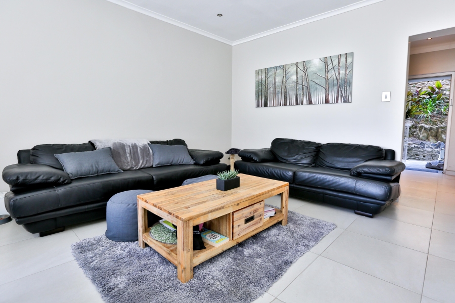 To Let 1 Bedroom Property for Rent in Sea Point Western Cape